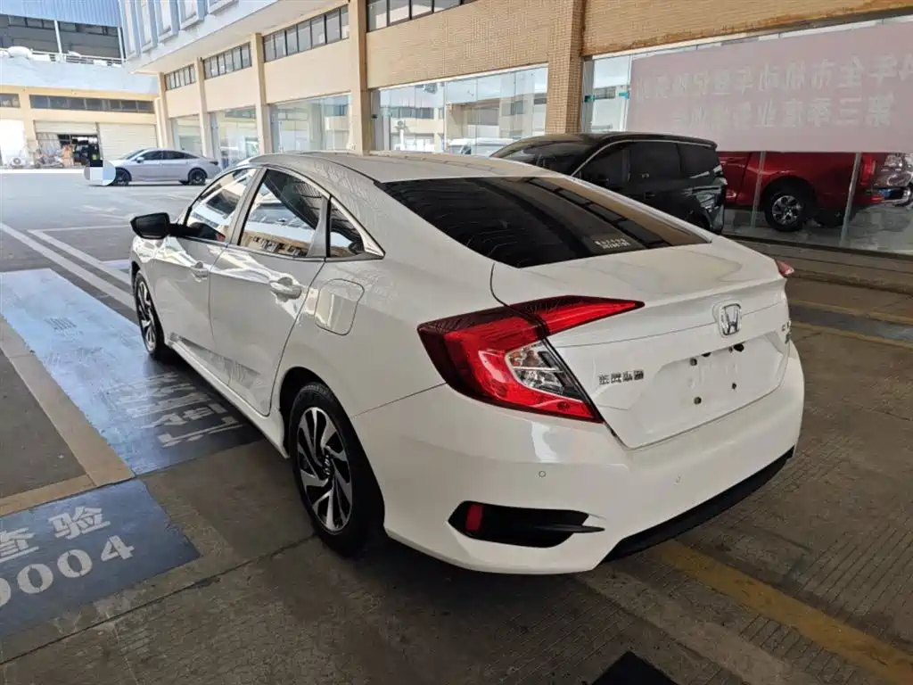 Honda Civic 2018 — фото 5