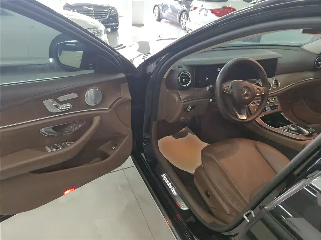 Mercedes-Benz E-Class 2018 — фото 16