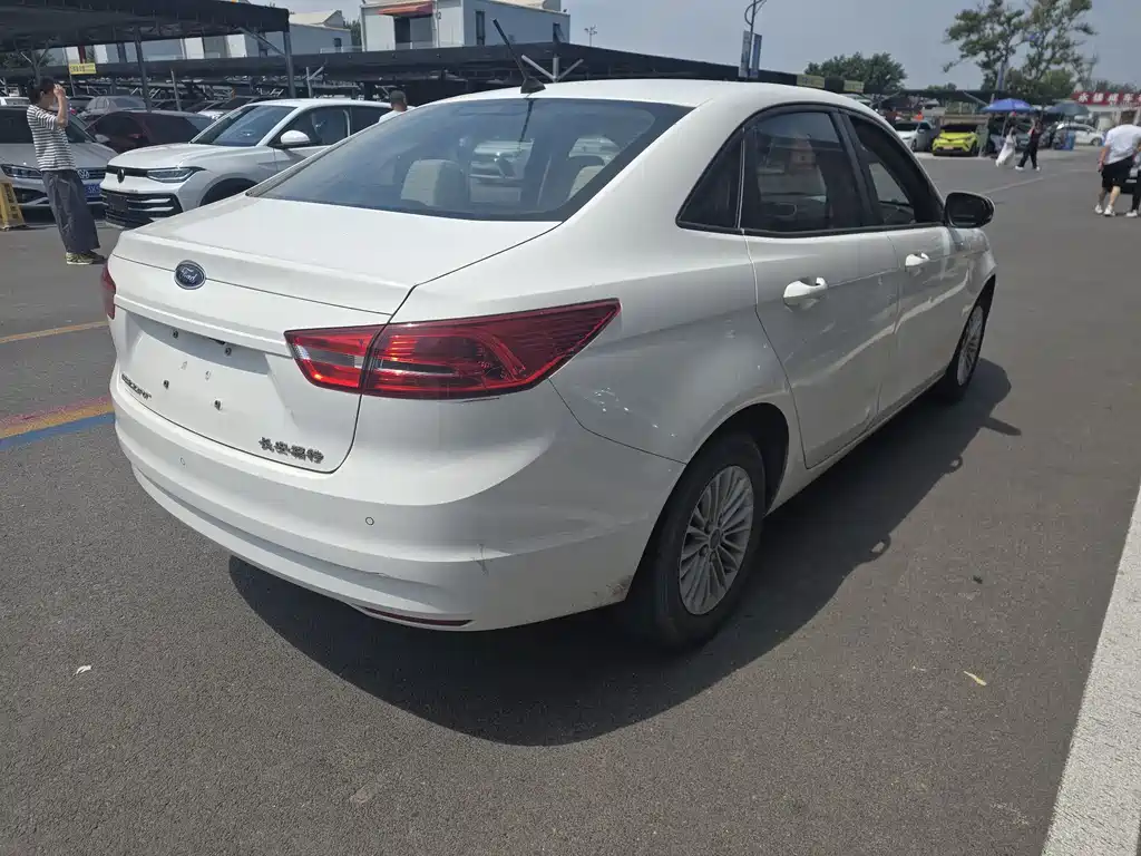Ford Escort 2018