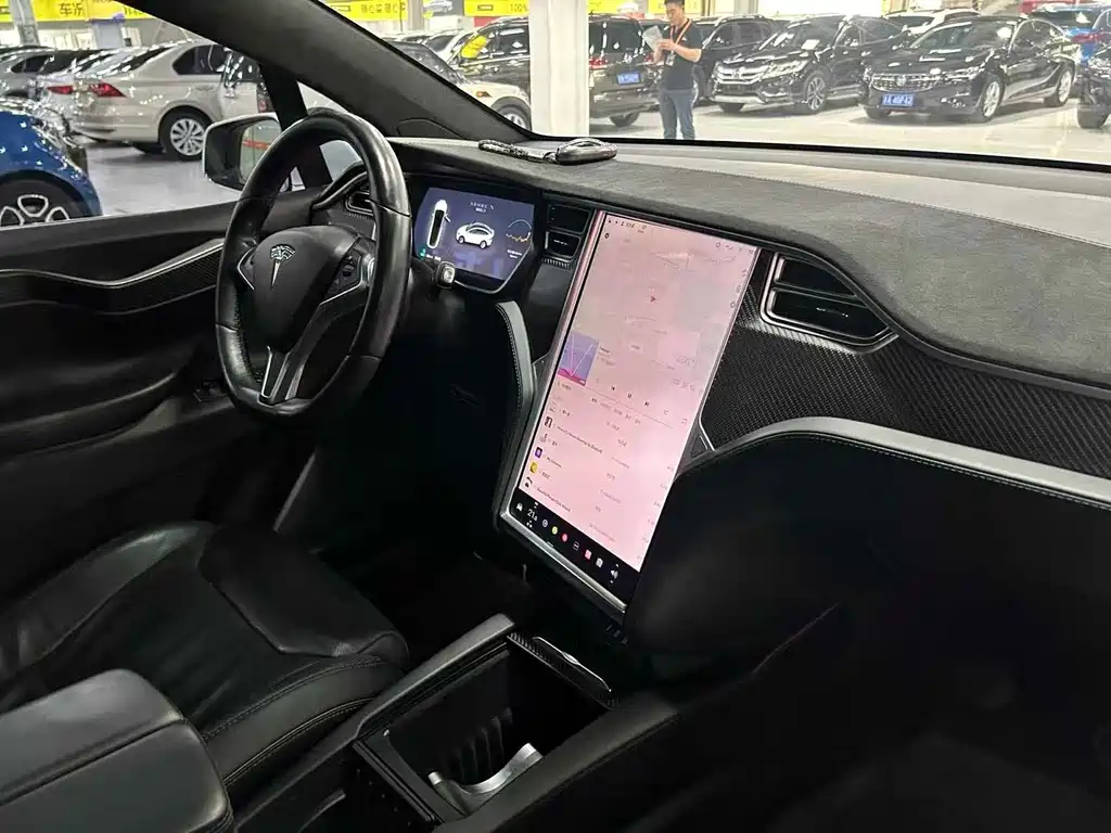 Tesla Model X 2017 — фото 18