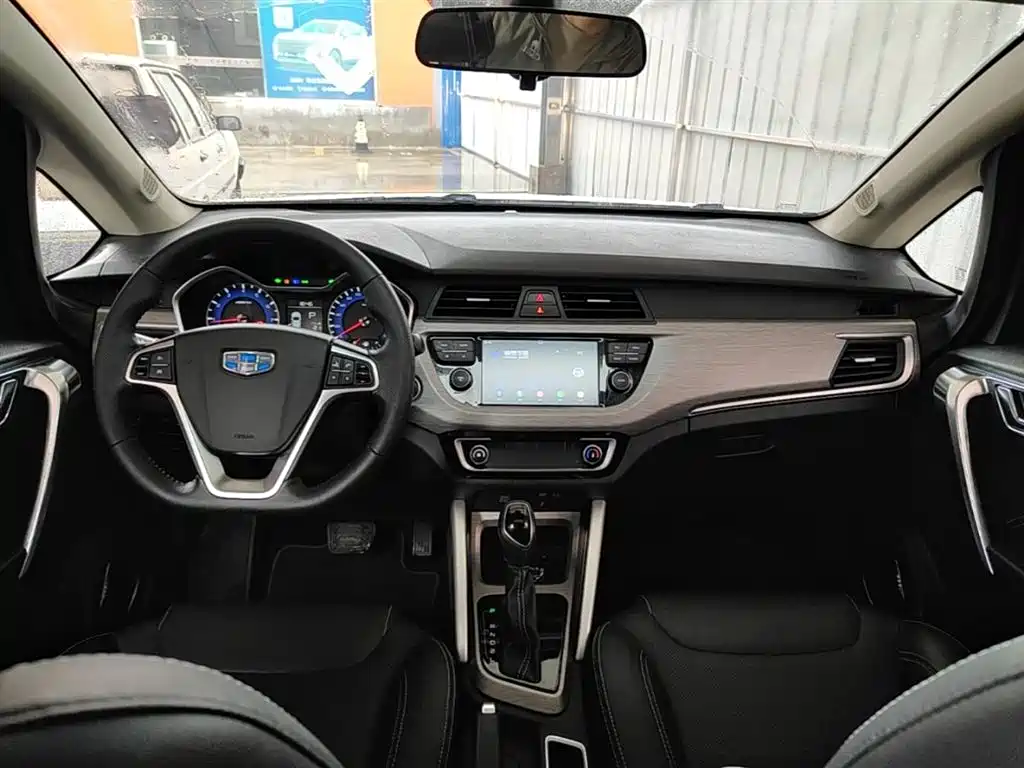 Geely Vision X3 2019 — фото 6