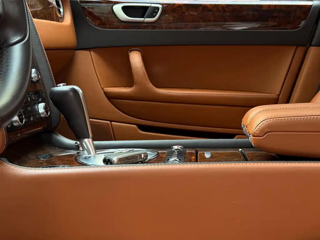 Bentley Flying Spur 2012 — фото 18