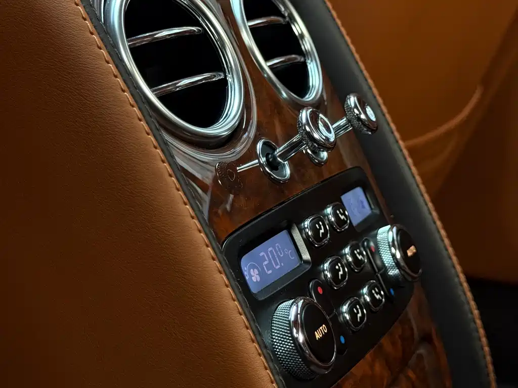 Bentley Flying Spur 2012 — фото 31