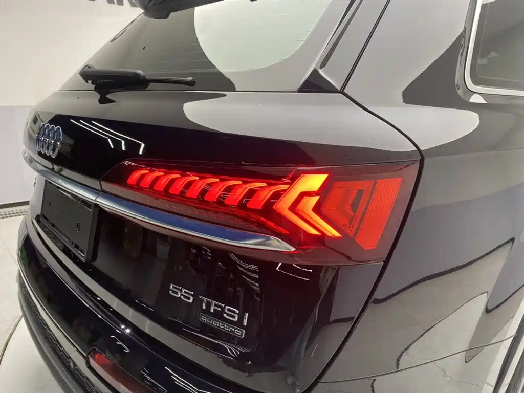 Audi Q7 2020 — фото 10