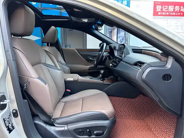 Lexus ES 2021