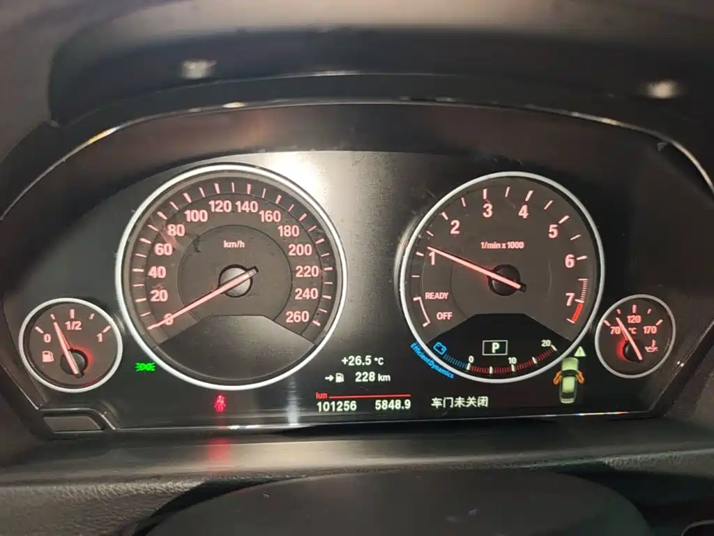BMW 3 Series 2018 — фото 12