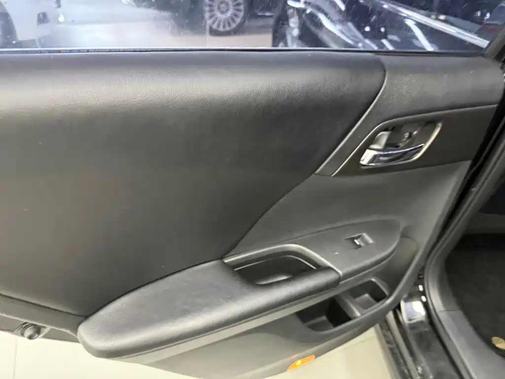 Honda Accord 2015 — фото 9