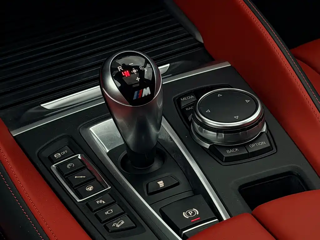 BMW X5 M 2015 — фото 10