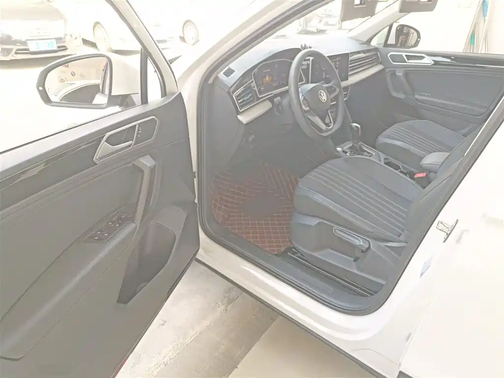 Volkswagen Tiguan L 2022 — фото 12