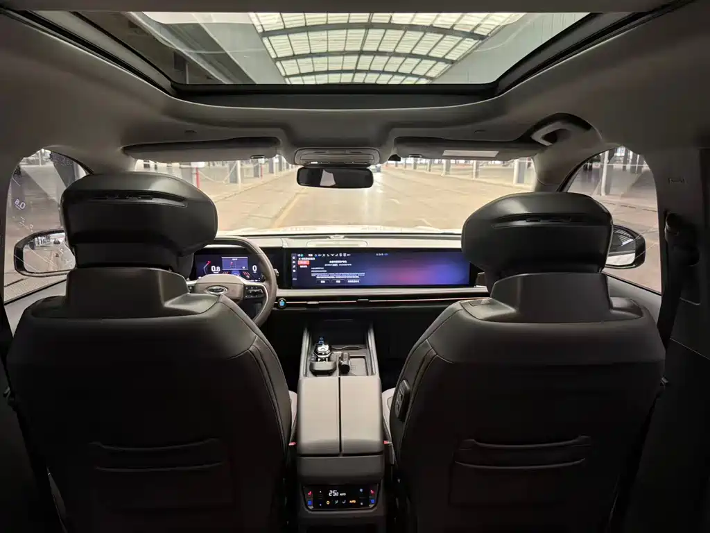 Ford Edge 2024 — фото 13