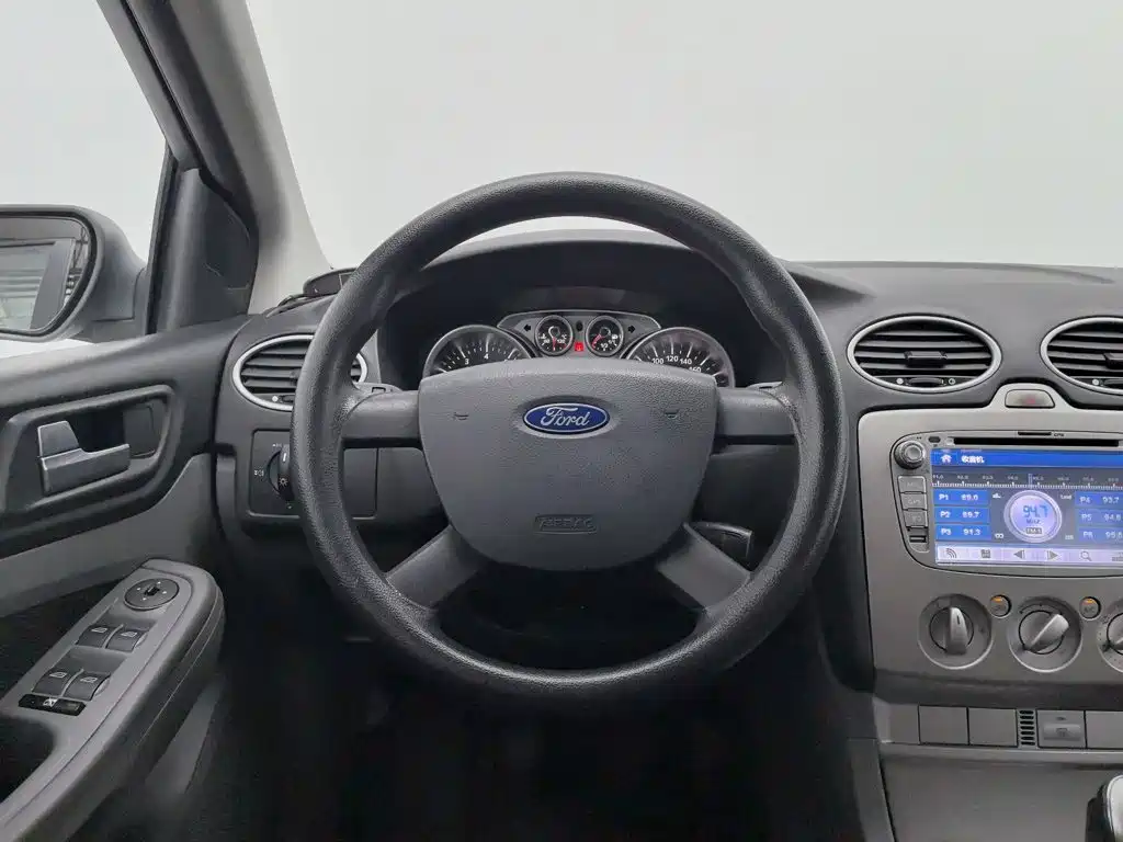 Ford Focus 2014 — фото 11