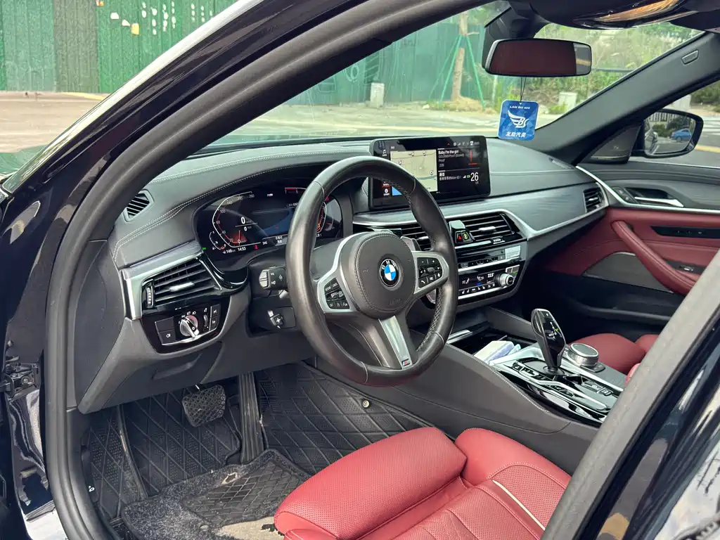 BMW 5 Series 2021 — фото 10