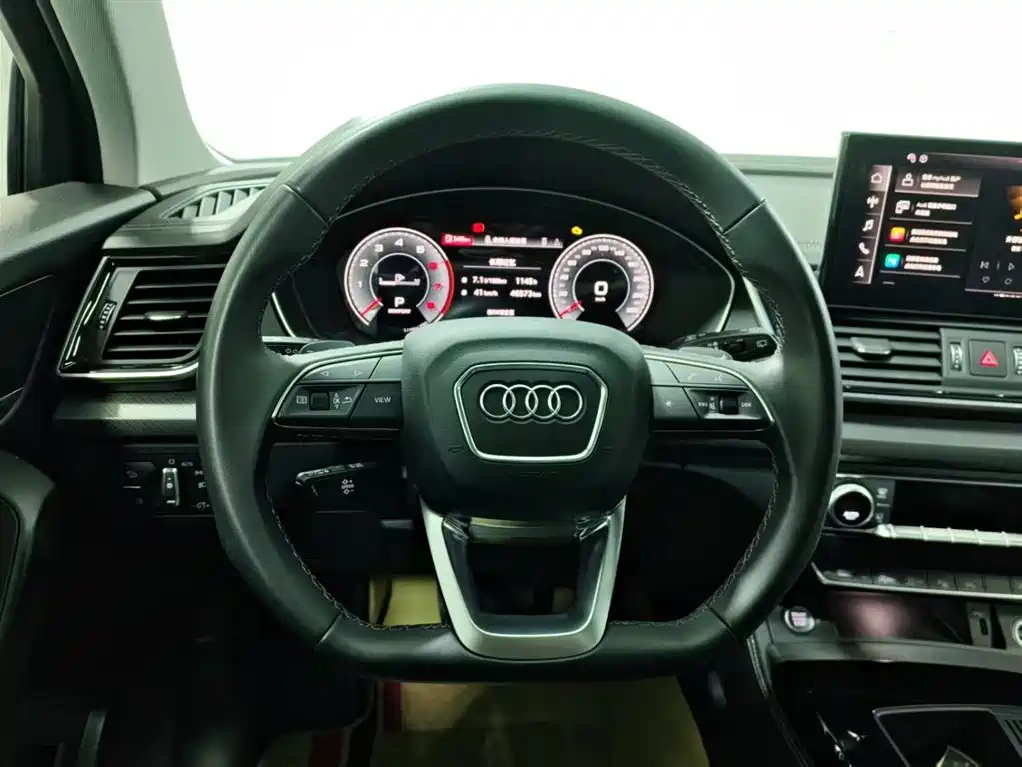 Audi Q5L 2023 — фото 11
