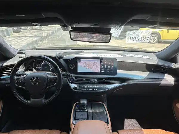 Lexus LS 2021