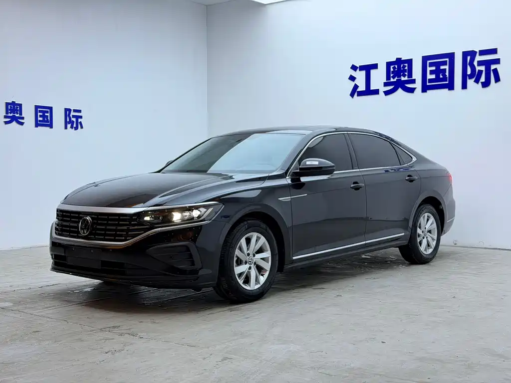 Volkswagen Passat 2023 — фото 1