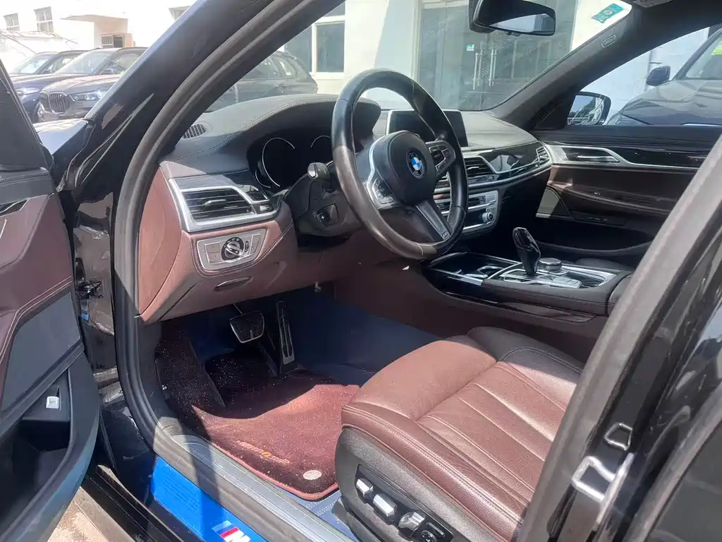 BMW 7 Series 2018 — фото 12