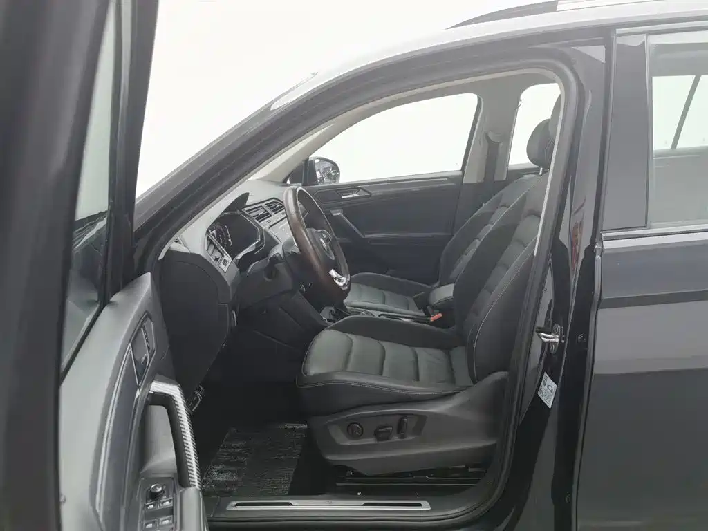 Volkswagen Tiguan L 2021 — фото 10