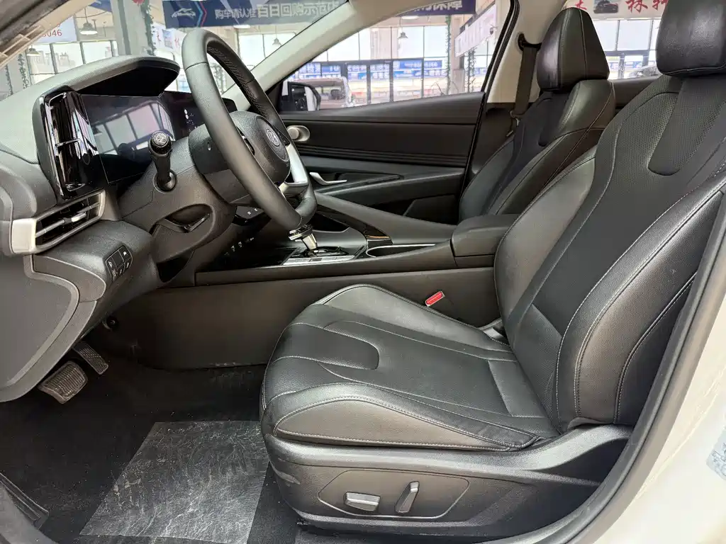 Hyundai Elantra 2023