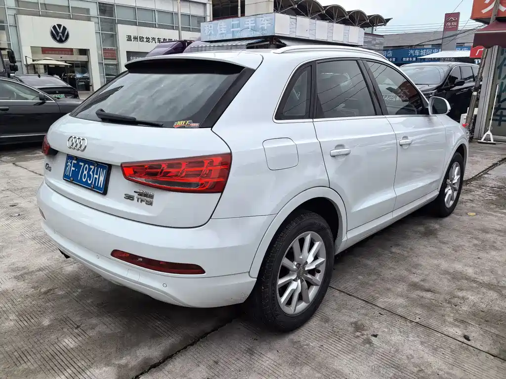 Audi Q3 2015 — фото 9