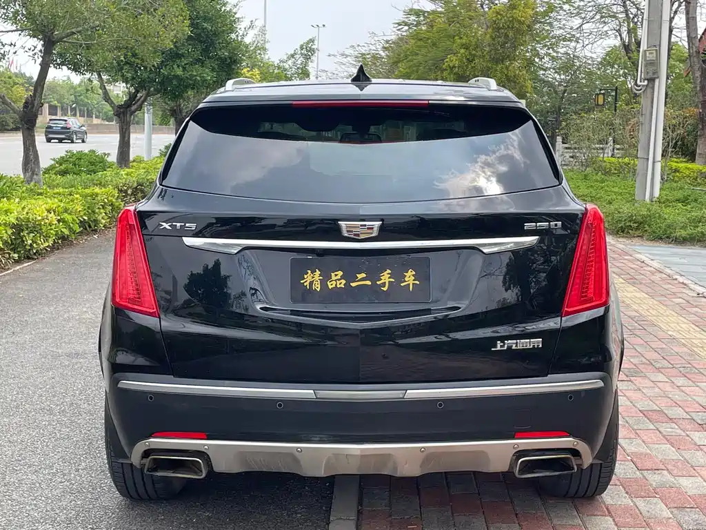 Cadillac XT5 2017 — фото 11