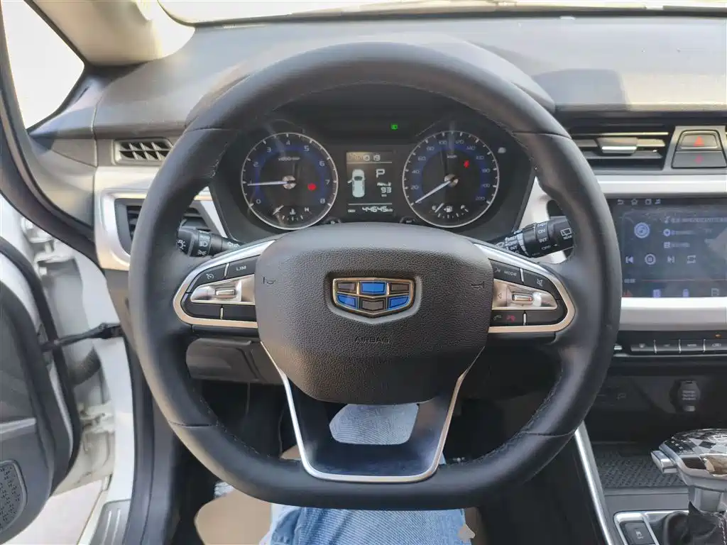 Geely Vision X3 2020 — фото 11