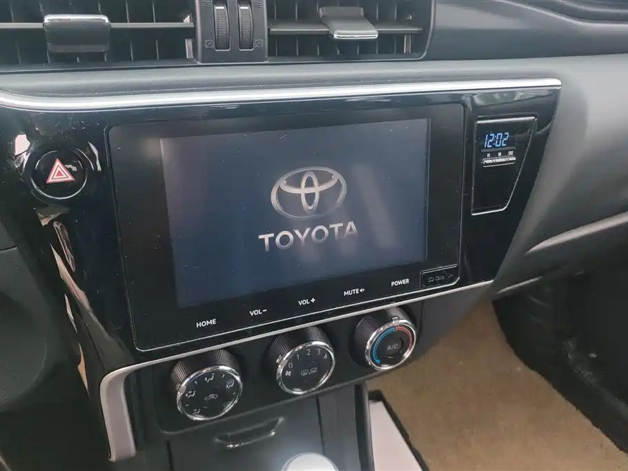 Toyota Corolla 2018 — фото 13