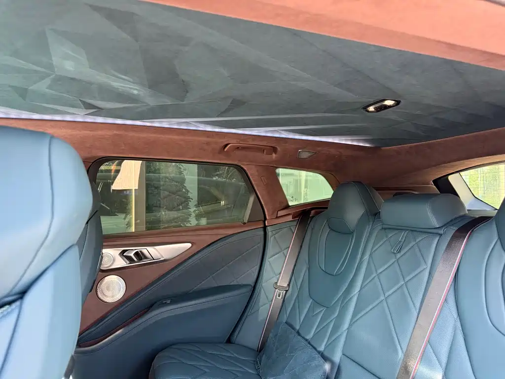 BMW XM 2023 — фото 15