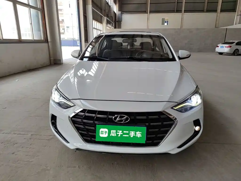 Hyundai Elantra 2020 — фото 3