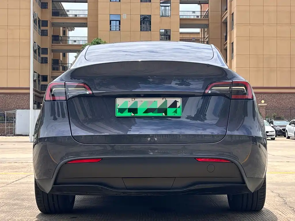 Tesla Model Y 2022 — фото 10