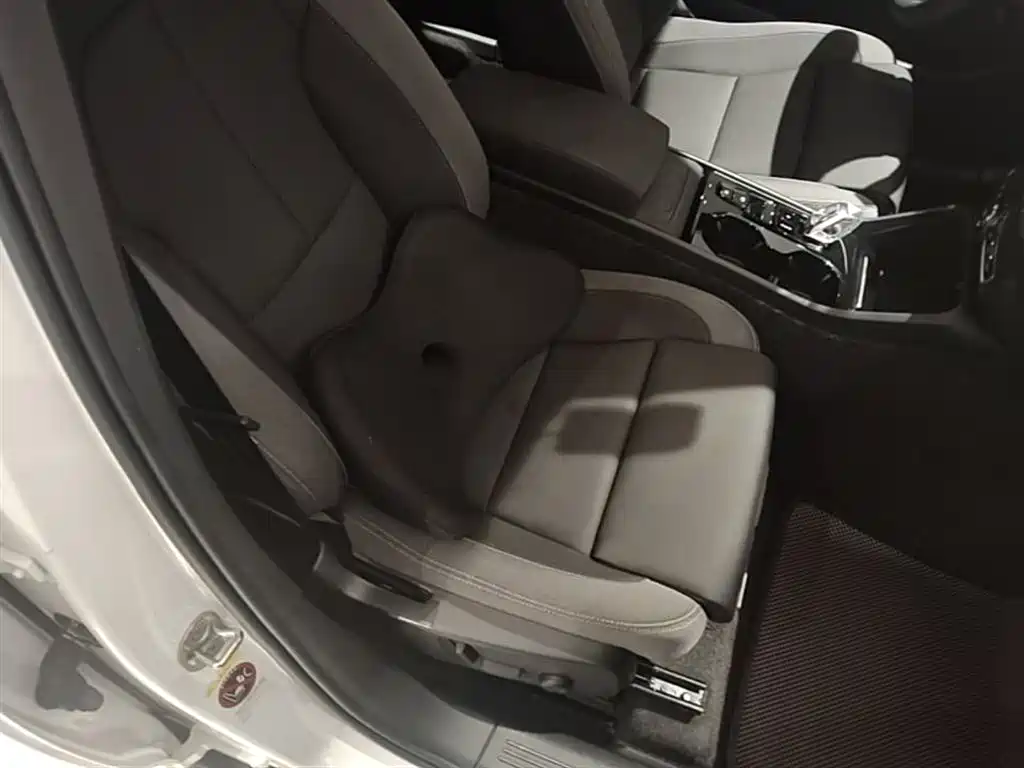 Volvo XC40 2023 — фото 25
