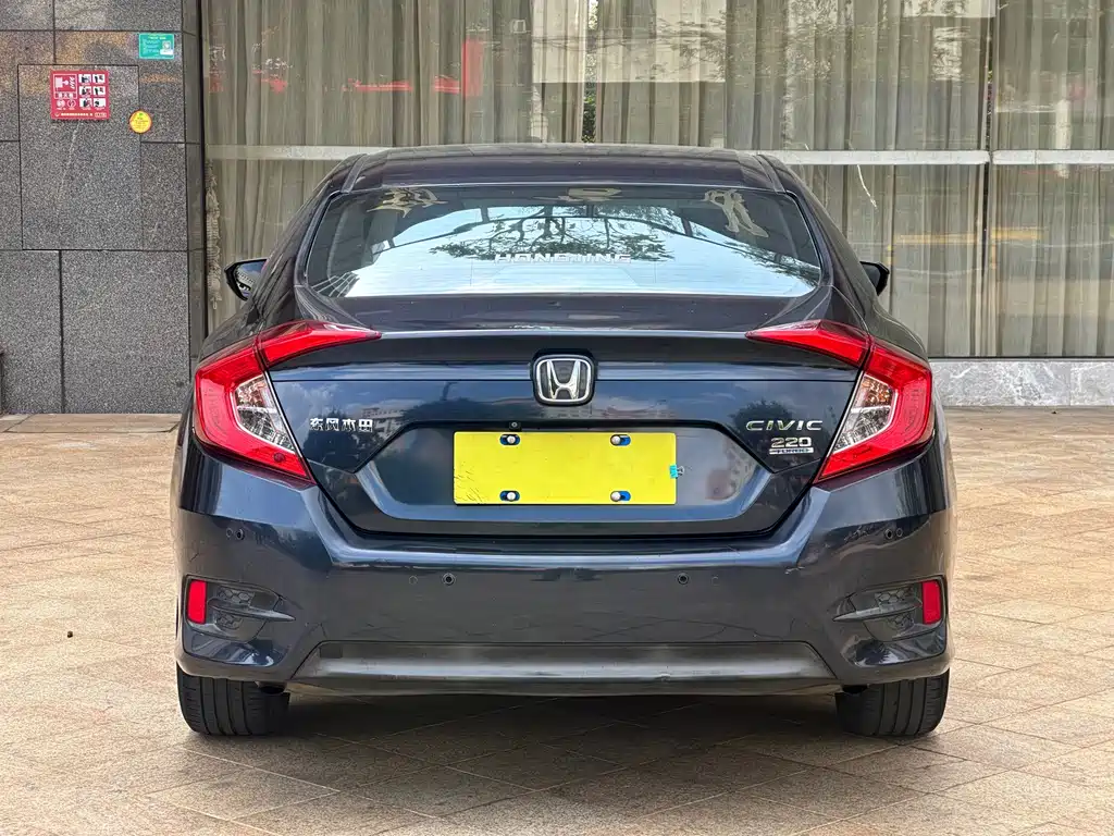 Honda Civic 2017 — фото 9