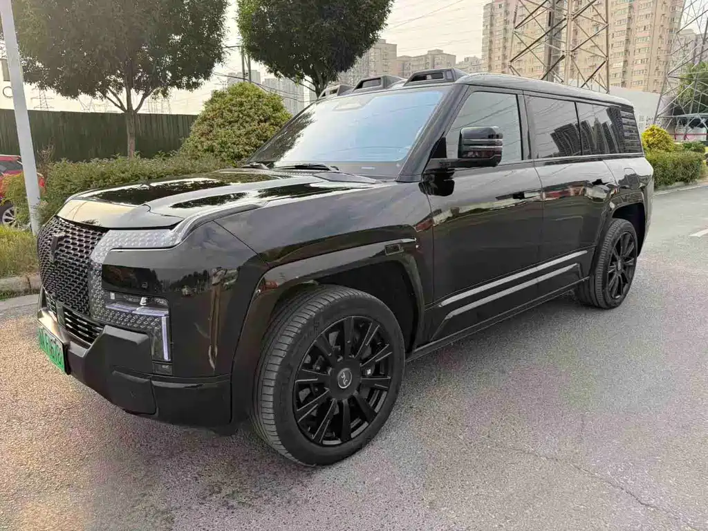 Yangwang U8 L 2025
