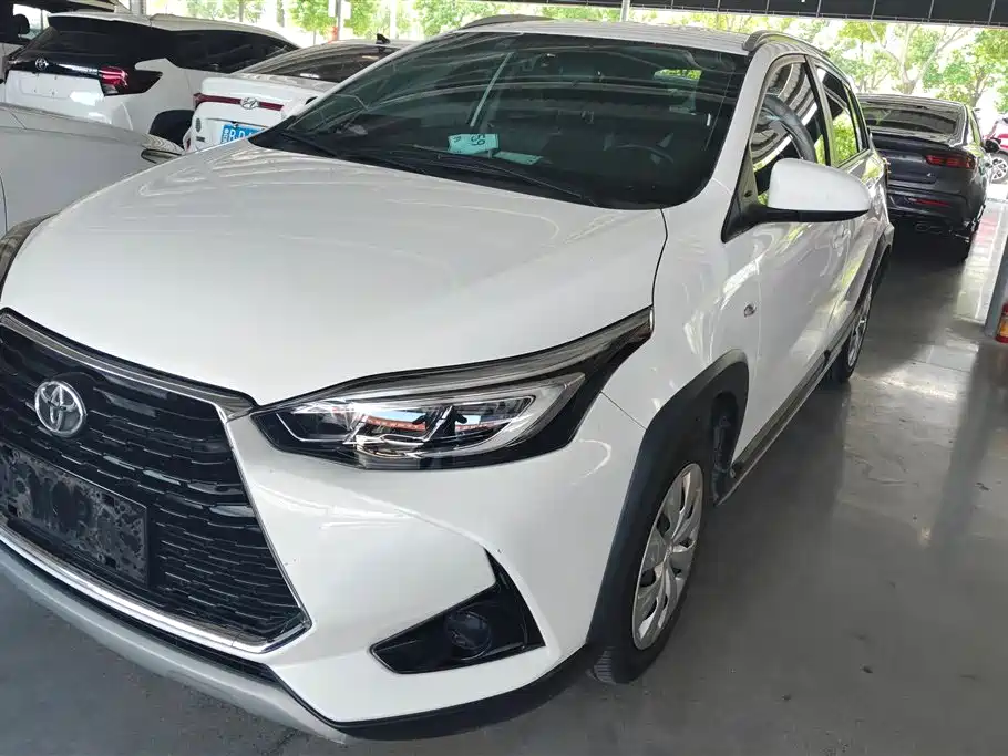 Toyota Yaris L 2020 — фото 1