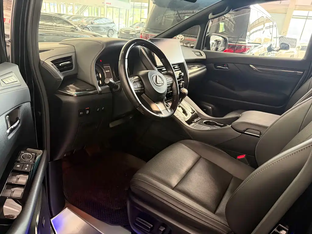 Lexus LM 2021