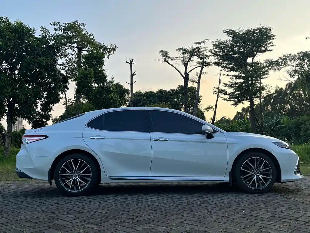 Toyota Camry 2023 — фото 28