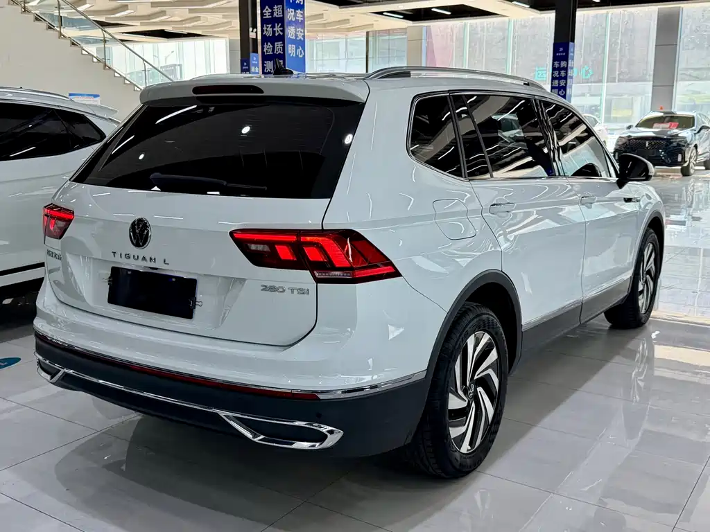 Volkswagen Tiguan L 2023 — фото 12