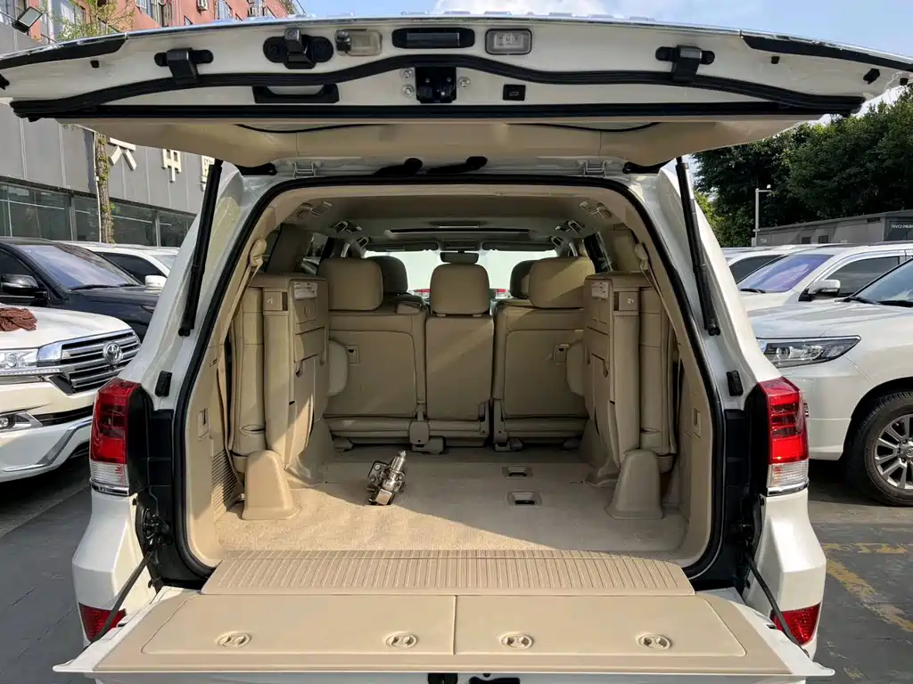 Toyota Land Cruiser 2020 — фото 8