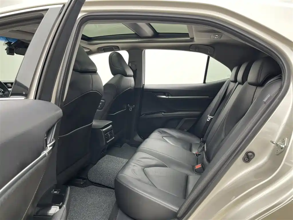 Toyota Camry 2019 — фото 20