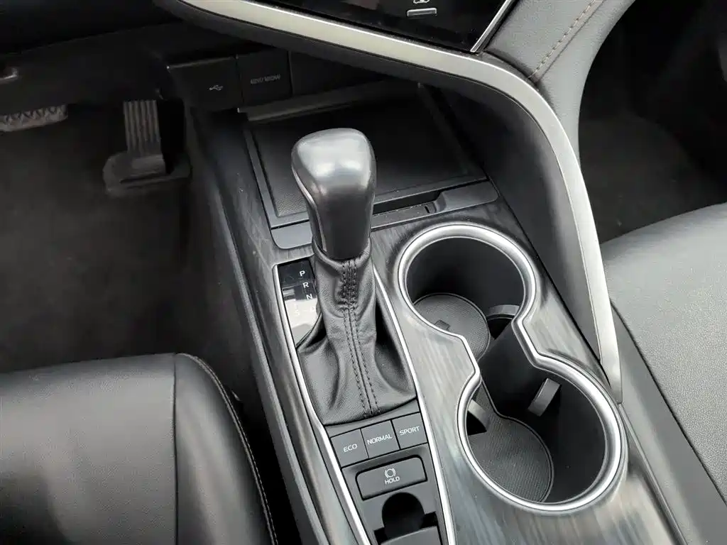 Toyota Camry 2023 — фото 13