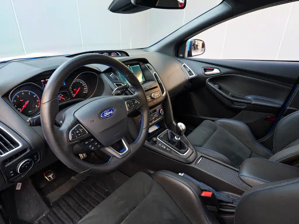 Ford Focus 2018 — фото 8