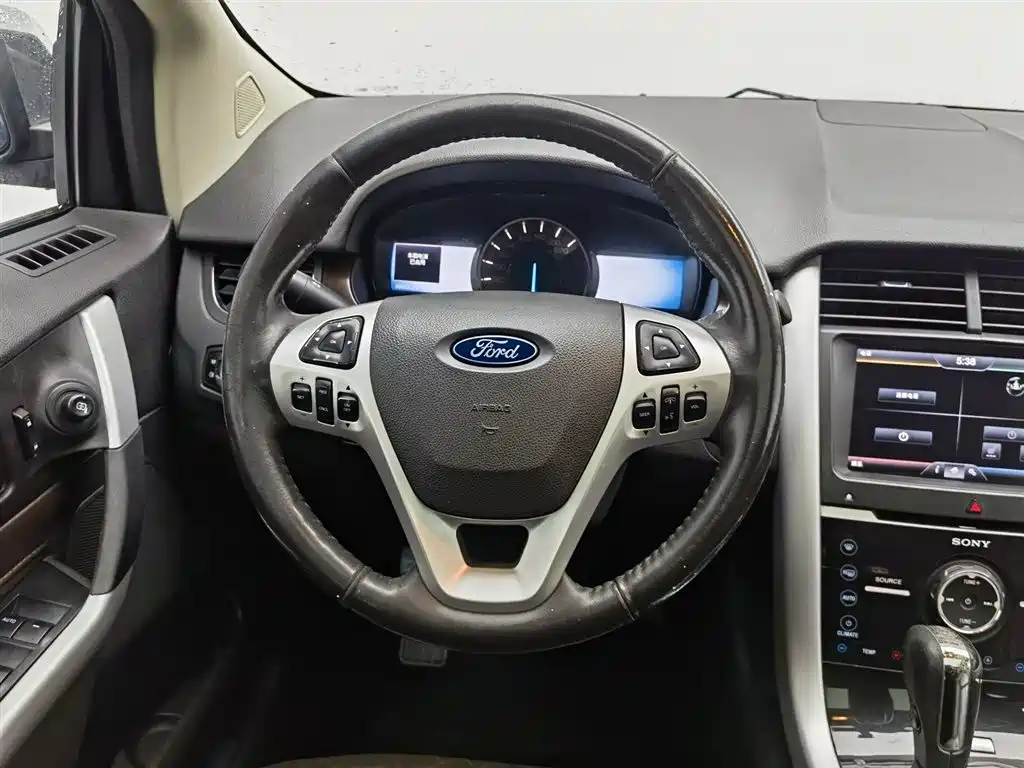 Ford Edge 2014 — фото 11