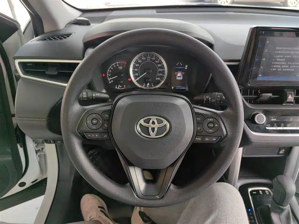 Toyota Corolla Cross 2022 — фото 11