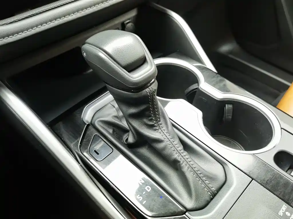 Toyota Crown Kluger 2023 — фото 13