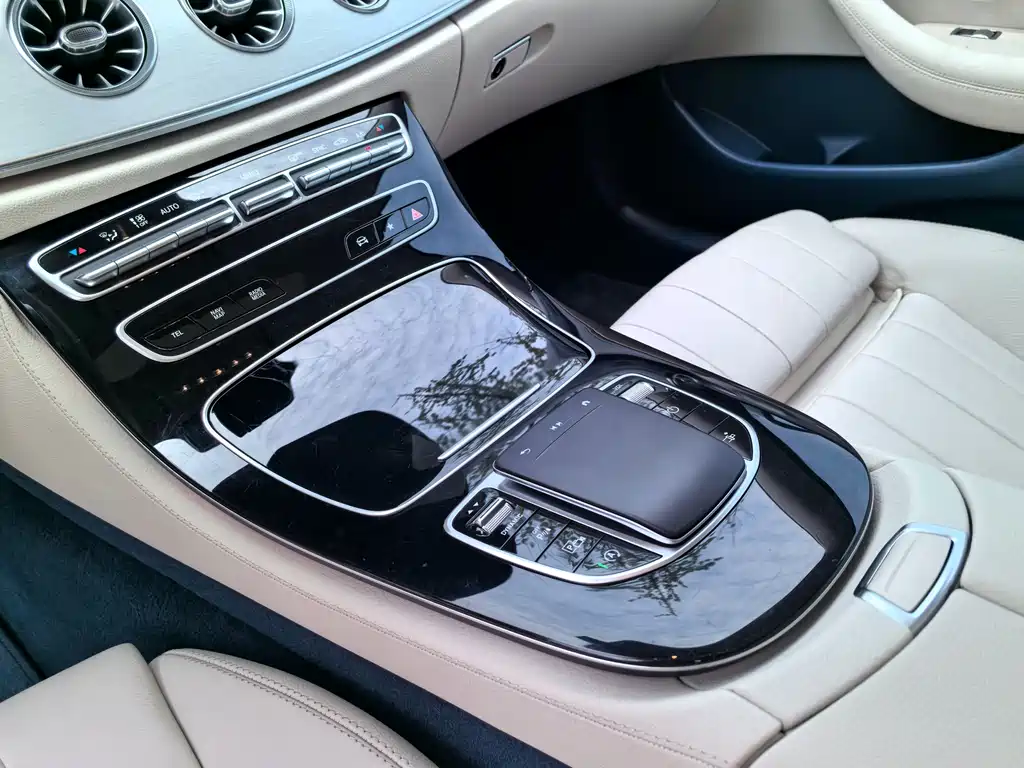 Mercedes-Benz E-Class 2022 — фото 12