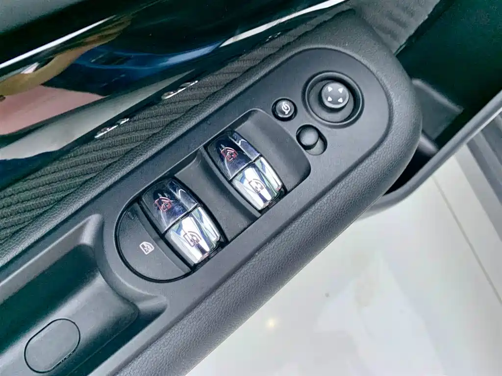 MINI Clubman 2018 — фото 26