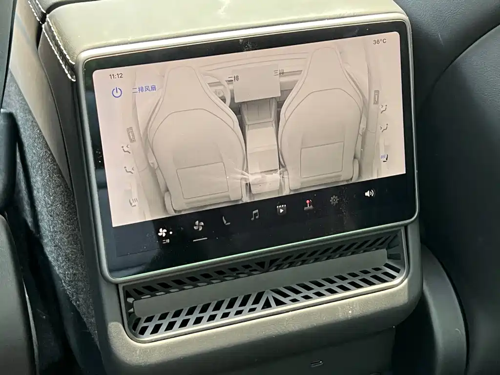 Tesla Model Y L 2025 — фото 11