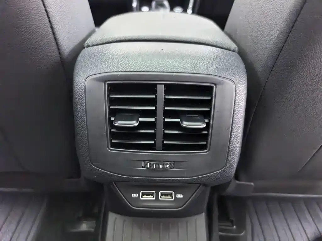 Volkswagen T-Roc 2023 — фото 15