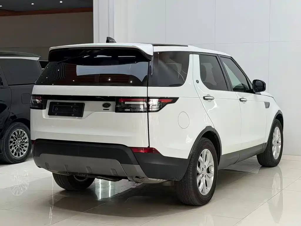 Land Rover Discovery 2017 — фото 9