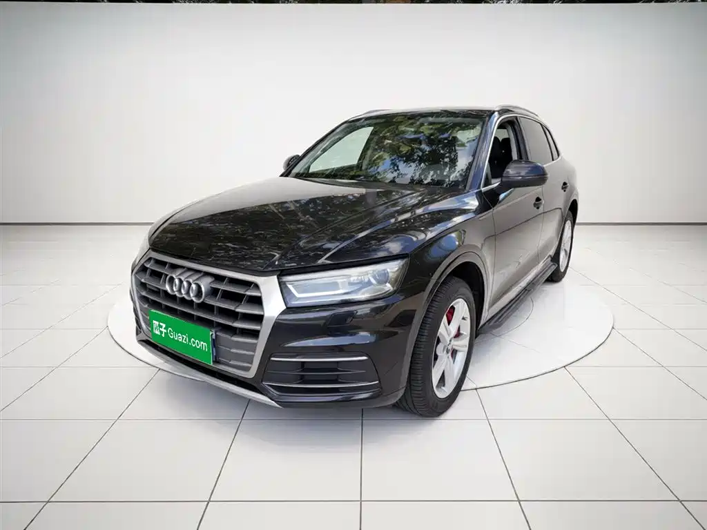 Audi Q5L 2020 — фото 1