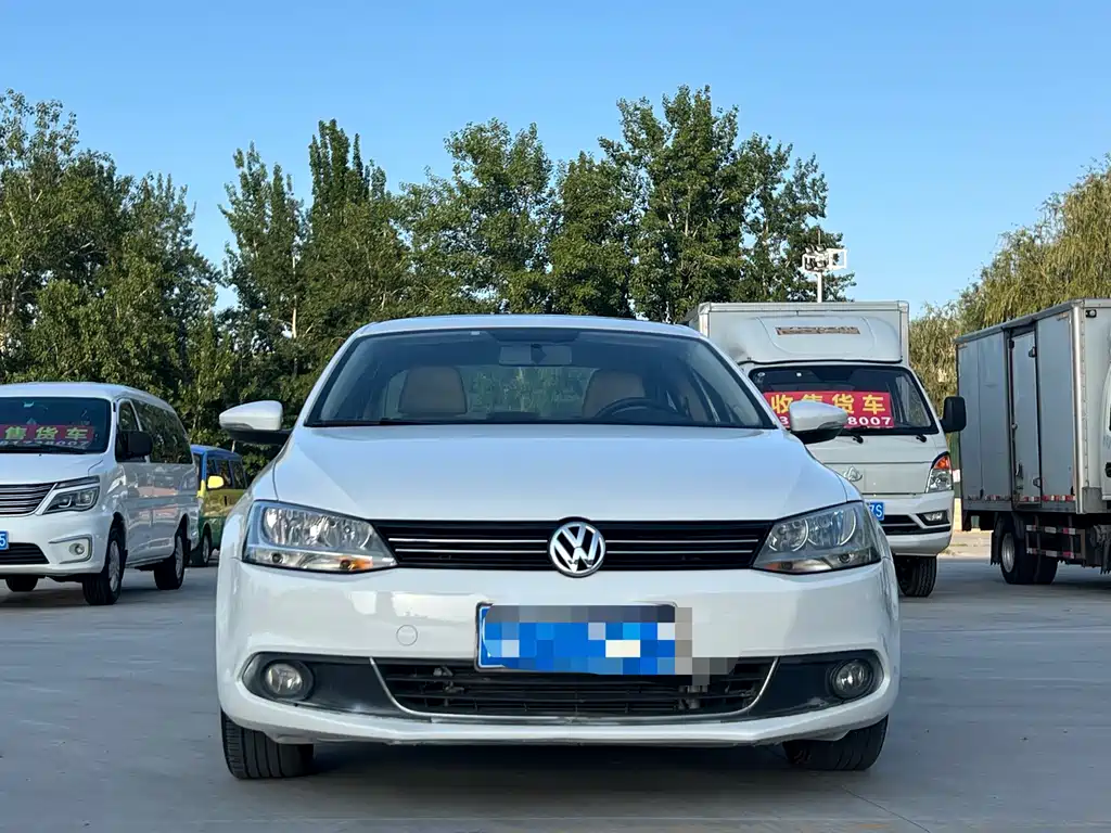 Volkswagen Sagitar 2013 — фото 1